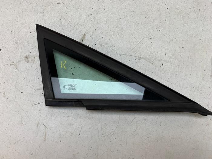 Usados Ventanilla triangular derecha delante Seat Leon (1P1) 1.4 TSI 16V Precio de solicitud ofrecido por Autodemontage van de Laar