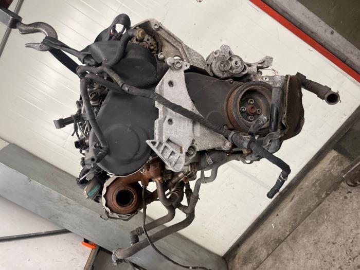 Engine Volkswagen Caddy Combi III 1.6 TDI 16V - CAYD