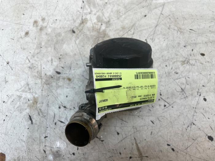 Gebrauchte Ölfiltergehäuse BMW 3 serie (F30) 320i 2.0 16V Preis auf Anfrage angeboten von Autodemontage van de Laar