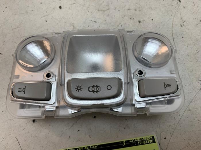 Begagnade Innerbelysning, fram Citroen C3 Aircross I (2C/2R) 1.2 e-THP PureTech 110 Pris € 30,00 Marginaltabell erbjuds av Autodemontage van de Laar