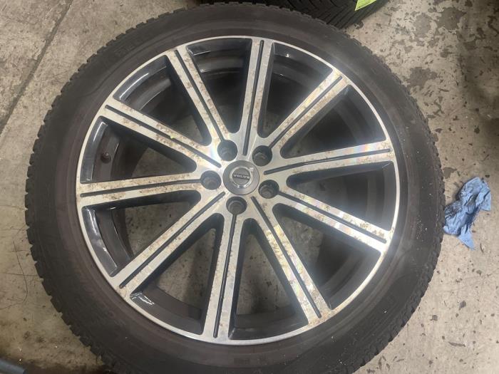 Begagnade Sporthjulsuppsättning + vinterdäck Volvo XC60 I (DZ) 2.4 D5 20V AWD Geartronic Pris € 1.000,00 Marginaltabell erbjuds av Autodemontage van de Laar