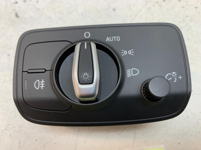 Usados Interruptor de luz Audi A3 Sportback (8VA/8VF) 1.4 TFSI 16V Precio € 25,00 Norma de margen ofrecido por Autodemontage van de Laar