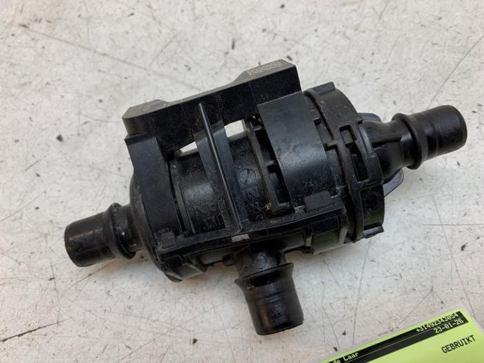 Begagnade Extra vattenpump Renault Kangoo Express (RFK) 1.5 Blue dCi 75 Pris € 70,00 Marginaltabell erbjuds av Autodemontage van de Laar