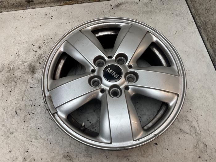 Używane Obrecz Mini ONE Cena € 50,00 Procedura marży oferowane przez Autodemontage van de Laar