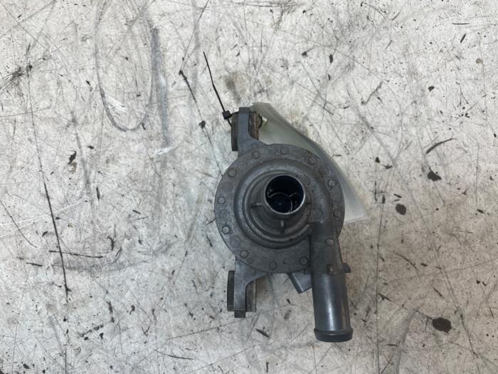 Begagnade Extra vattenpump Toyota C-HR (X1,X5) 1.8 16V Hybrid Pris € 35,00 Marginaltabell erbjuds av Autodemontage van de Laar