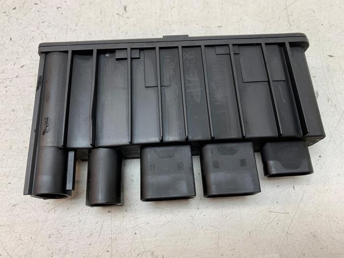 Gebrauchte Stromverteiler BMW 1 serie (F40) 120d xDrive TwinPower Turbo 2.0 16V Preis € 75,00 Margenregelung angeboten von Autodemontage van de Laar