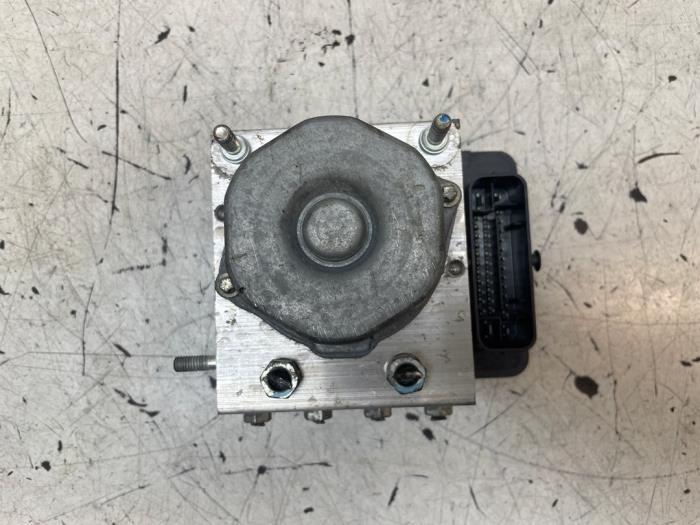 Begagnade ABS-pump Mitsubishi Space Star (A0) 1.0 12V Pris € 125,00 Marginaltabell erbjuds av Autodemontage van de Laar
