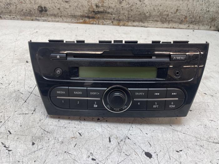 Używane Radio Mitsubishi Space Star (A0) 1.0 12V Cena € 95,00 Procedura marży oferowane przez Autodemontage van de Laar