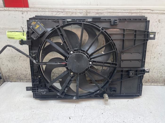 Używane Silnik wentylatora Peugeot 3008 II (M4/MC/MJ/MR) 1.2 12V e-THP PureTech 130 Cena € 100,00 Procedura marży oferowane przez Autodemontage van de Laar