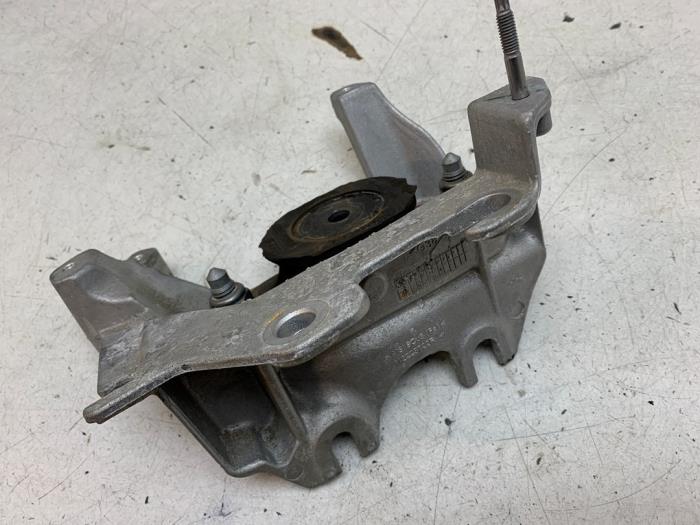 Used Engine mount Renault Zoé (AG) R110 Price € 25,00 Margin scheme offered by Autodemontage van de Laar