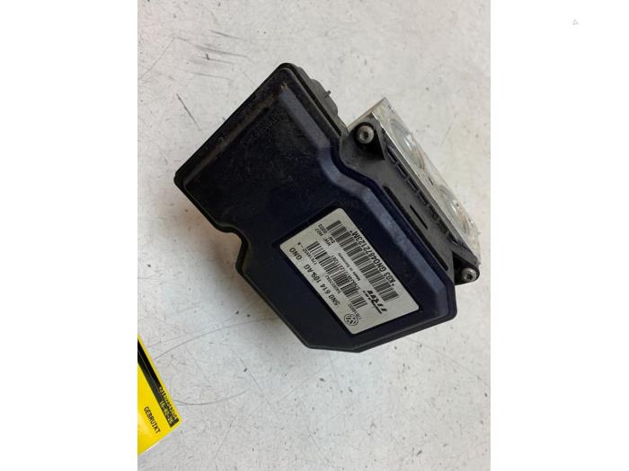 Usagé Bloc ABS Audi Q3 (8UB/8UG) 2.0 16V TFSI 170 Quattro Prix € 175,00 Règlement à la marge proposé par Autodemontage van de Laar