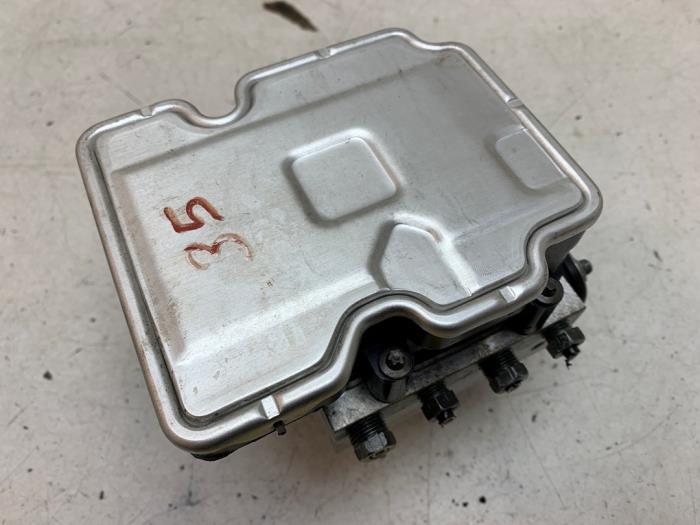 Usagé Bloc ABS Renault Megane E-Tech (RCB) 60 kWh Prix € 275,00 Règlement à la marge proposé par Autodemontage van de Laar
