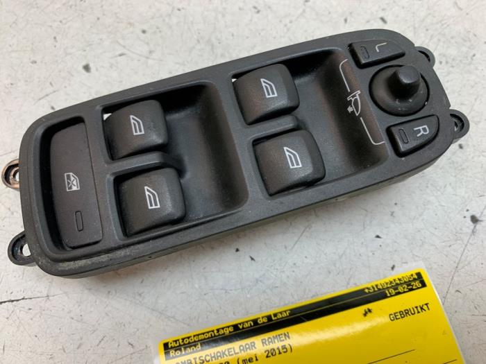 Używane Przelacznik combi okienny Volvo XC60 I (DZ) 2.4 D5 20V AWD Geartronic Cena € 50,00 Procedura marży oferowane przez Autodemontage van de Laar