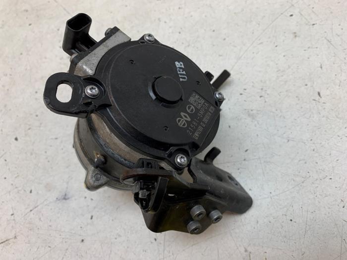 Begagnade Extra vattenpump Renault Megane E-Tech (RCB) 60 kWh Pris € 150,00 Marginaltabell erbjuds av Autodemontage van de Laar