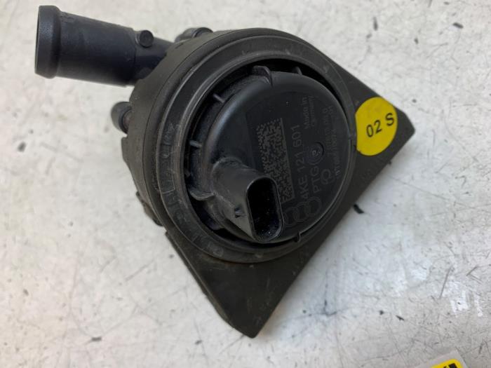 Begagnade Extra vattenpump Audi e-tron (GEN) 55 quattro Pris € 75,00 Marginaltabell erbjuds av Autodemontage van de Laar