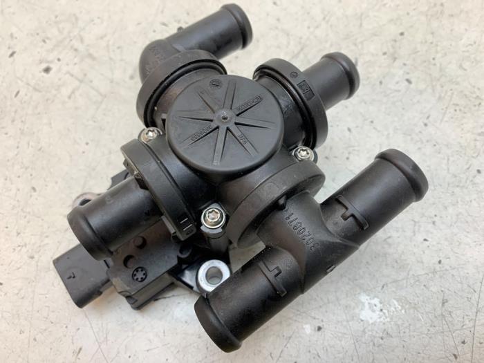 Begagnade Extra vattenpump Audi e-tron (GEN) 55 quattro Pris € 65,00 Marginaltabell erbjuds av Autodemontage van de Laar