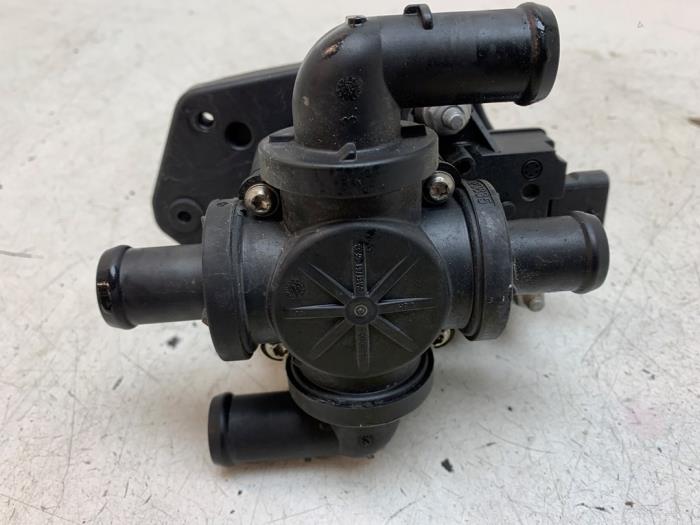 Begagnade Extra vattenpump Audi e-tron (GEN) 55 quattro Pris € 65,00 Marginaltabell erbjuds av Autodemontage van de Laar