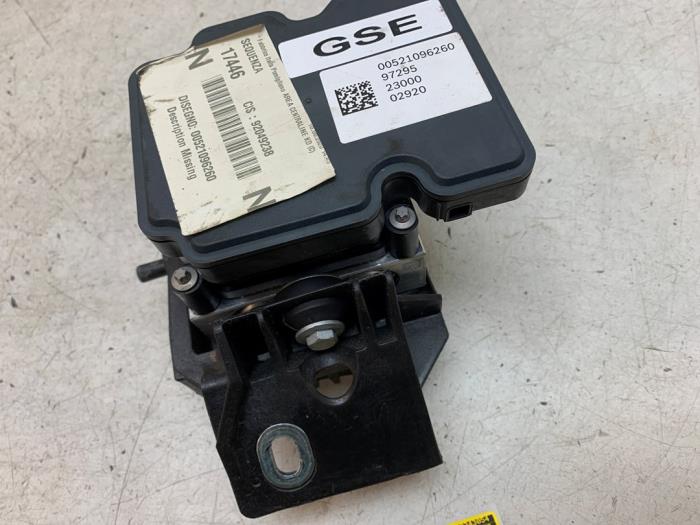 Begagnade ABS-pump Fiat Panda (312) 1.0 Hybrid Pris € 250,00 Marginaltabell erbjuds av Autodemontage van de Laar