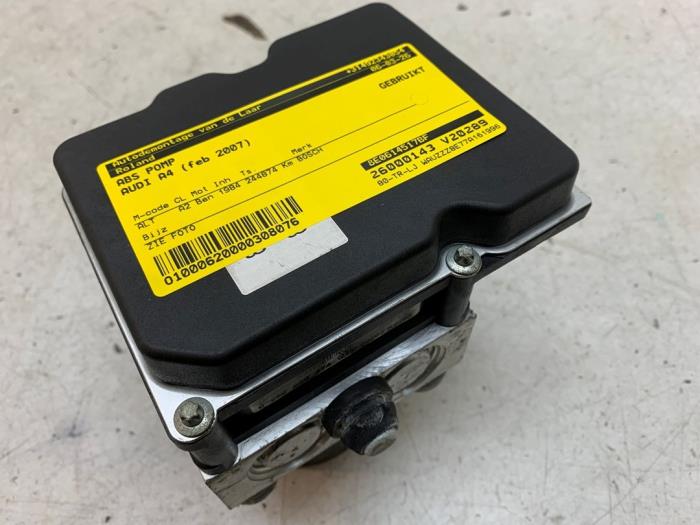 Usagé Pompe ABS Audi A4 (B7) 2.0 20V Prix € 75,00 Règlement à la marge proposé par Autodemontage van de Laar