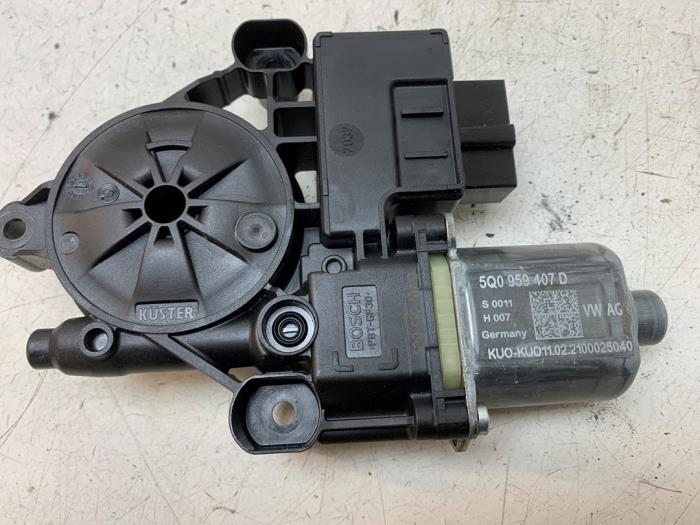 Usados Motor de ventanilla de puerta Cupra Leon (KLCB) 2.0 VZ 16V Precio € 50,00 Norma de margen ofrecido por Autodemontage van de Laar