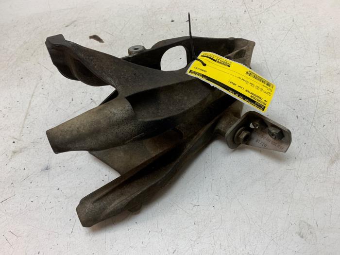 Used Engine mount Volkswagen Transporter T6 2.0 TDI 150 Price on request offered by Autodemontage van de Laar