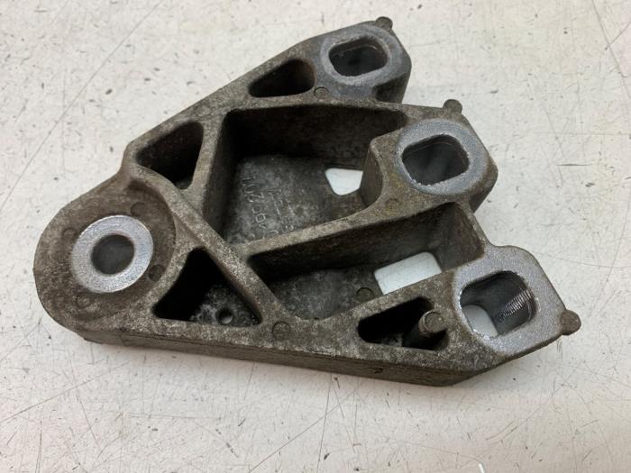 Used Engine mount Volkswagen Transporter T6 2.0 TDI 150 Price on request offered by Autodemontage van de Laar