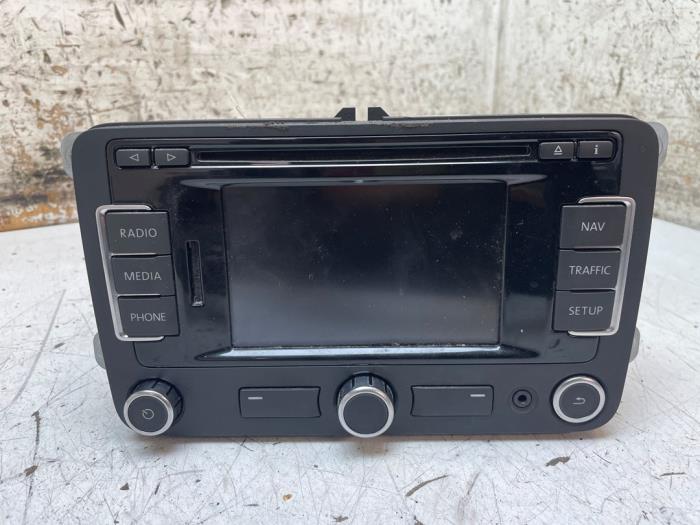 Używane Radio Seat Leon (1P1) 1.2 TSI Cena na żądanie oferowane przez Autodemontage van de Laar