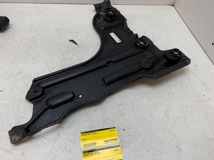 Begagnade Hasplåt Peugeot 208 II (UB/UH/UP) 1.2 Vti 12V PureTech 100 Pris € 25,00 Marginaltabell erbjuds av Autodemontage van de Laar