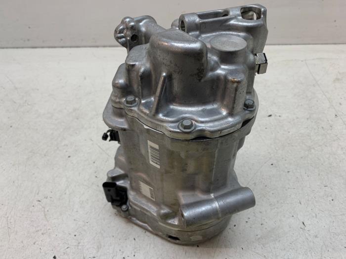 Usagé Pompe clim Mercedes A (177.0) 1.3 A-250 e Turbo 16V Prix € 400,00 Règlement à la marge proposé par Autodemontage van de Laar