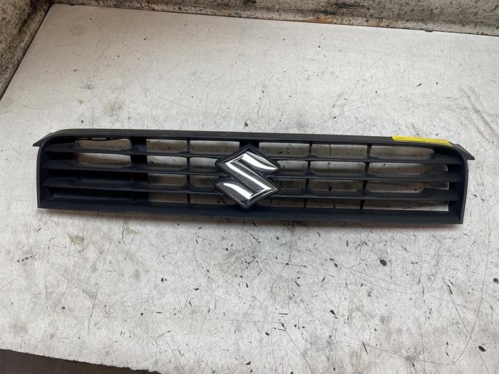 Używane Grill Suzuki Splash 1.0 12V Cena na żądanie oferowane przez Autodemontage van de Laar