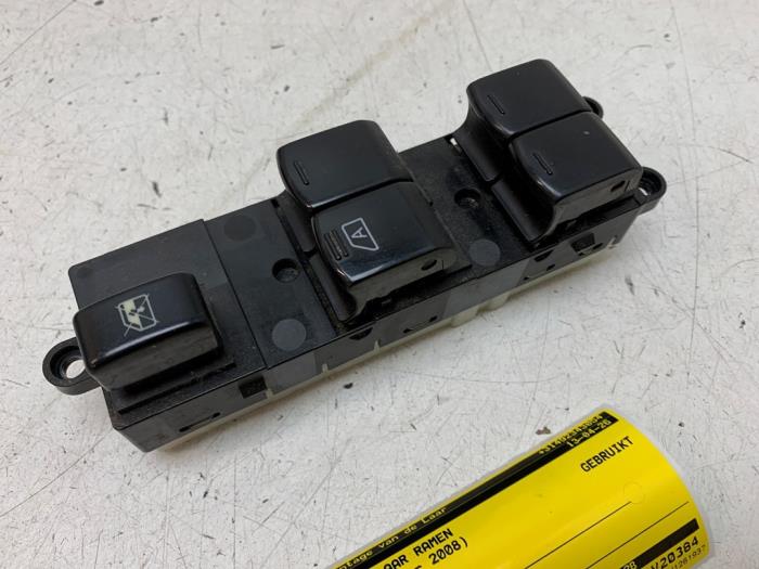 Usados Interruptor combinado de ventanillas Nissan Note (E11) 1.6 16V Precio € 45,00 Norma de margen ofrecido por Autodemontage van de Laar