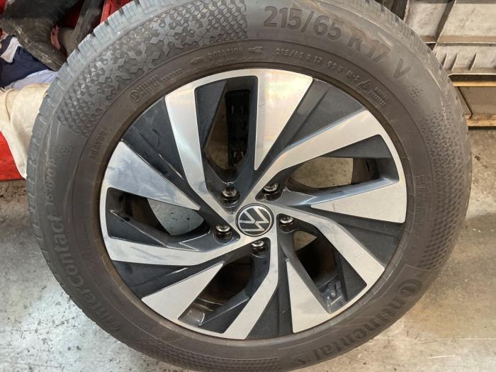 Begagnade Hjul + vinterdäck Volkswagen Tiguan (CT1) 1.5 eHybrid 204 Pris € 250,00 Marginaltabell erbjuds av Autodemontage van de Laar