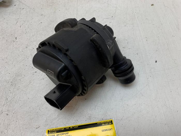 Begagnade Extra vattenpump BMW i4 (G26) M50 84 kWh Pris på förfrågan erbjuds av Autodemontage van de Laar