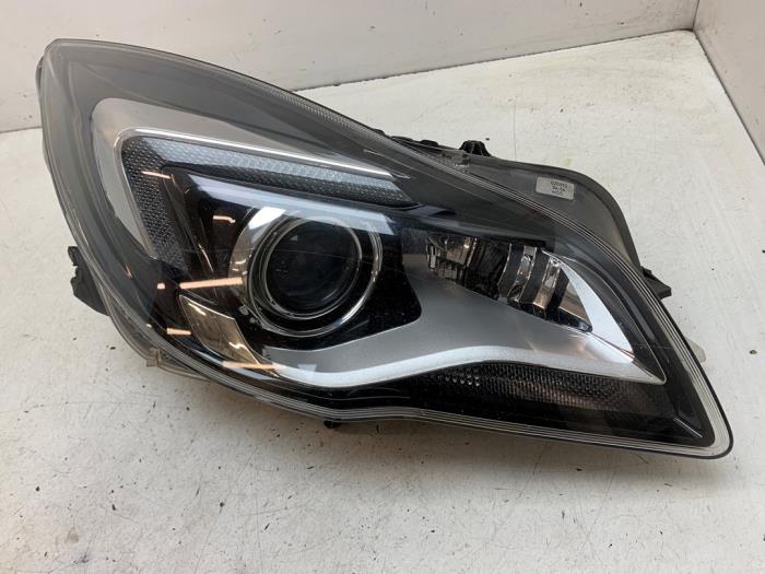 Używane Reflektor prawy Opel Insignia 2.0 CDTI 16V 140 ecoFLEX Cena € 400,00 Procedura marży oferowane przez Autodemontage van de Laar