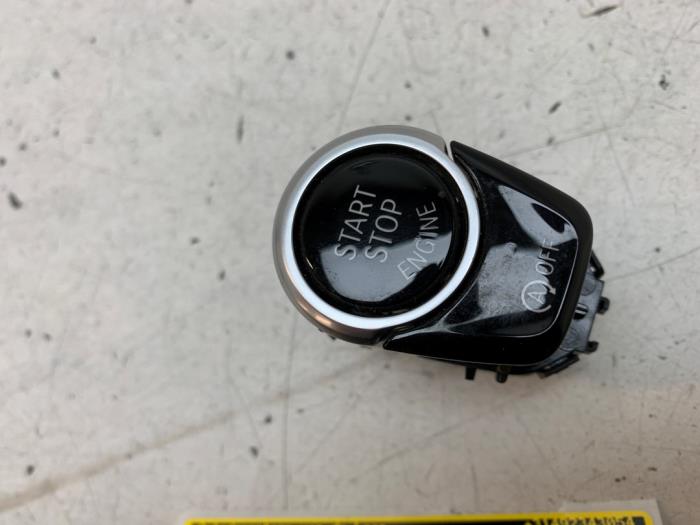Używane Przelacznik Start/Stop BMW 5 serie (G30) 523d 2.0 TwinPower Turbo 16V Cena € 30,00 Procedura marży oferowane przez Autodemontage van de Laar
