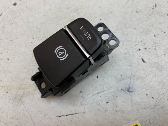 Gebrauchte Handbremse Schalter BMW 5 serie (G30) 523d 2.0 TwinPower Turbo 16V Preis € 35,00 Margenregelung angeboten von Autodemontage van de Laar