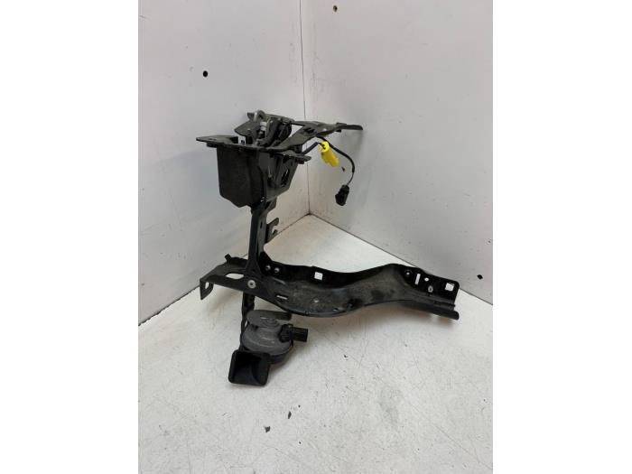 Begagnade Strålkastarram, vänster BMW 5 serie (G30) 523d 2.0 TwinPower Turbo 16V Pris € 150,00 Marginaltabell erbjuds av Autodemontage van de Laar