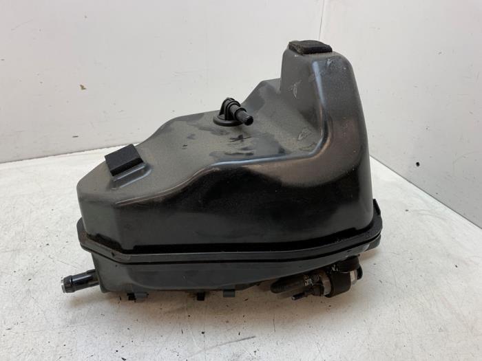 Gebrauchte Adblue Tank BMW 5 serie (G30) 523d 2.0 TwinPower Turbo 16V Preis € 150,00 Margenregelung angeboten von Autodemontage van de Laar