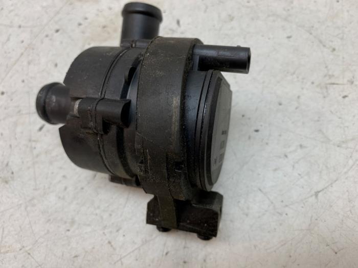 Begagnade Vattenpump Volkswagen Up! (121) e-Up! Pris € 30,00 Marginaltabell erbjuds av Autodemontage van de Laar
