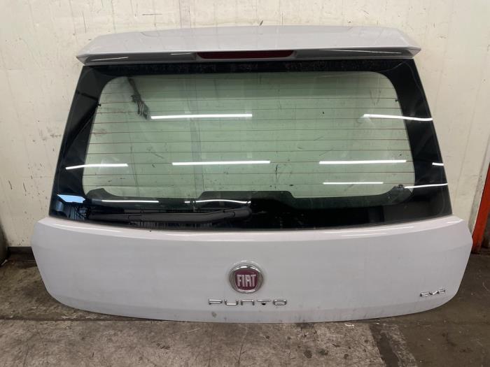 Begagnade Baklucka Fiat Punto Evo (199) 1.4 Pris € 125,00 Marginaltabell erbjuds av Autodemontage van de Laar