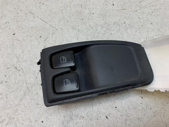Usados Interruptor de ventanilla eléctrica Smart Fortwo Coupé (451.3) Electric Drive Precio € 25,00 Norma de margen ofrecido por Autodemontage van de Laar