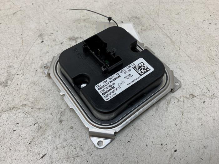Używane Modułowy reflektor LED Renault Captur II (RJB) 1.0 TCe 100 12V Bi-Fuel Cena € 50,00 Procedura marży oferowane przez Autodemontage van de Laar