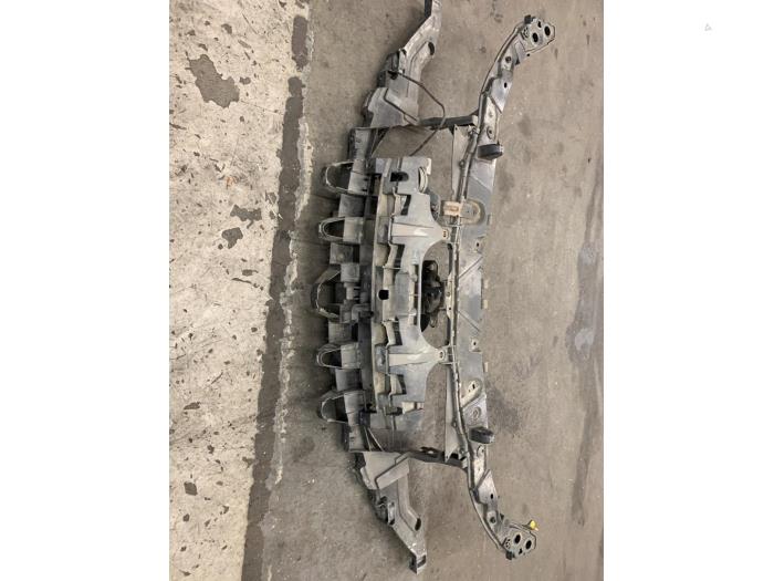 Używane Panel przedni Renault Laguna III Estate (KT) 1.5 dCi 110 FAP Cena € 75,00 Procedura marży oferowane przez Autodemontage van de Laar