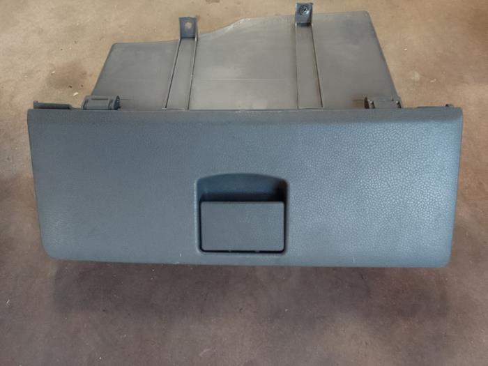 Begagnade Handskfack Chevrolet Matiz 0.8 Pris € 25,00 Marginaltabell erbjuds av Autodemontage van de Laar