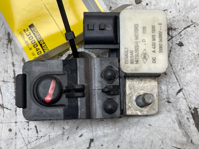 Begagnade Batterisensor Renault Trafic (1FL/2FL/3FL/4FL) 2.0 dCi 16V 150 Pris på förfrågan erbjuds av Autodemontage van de Laar