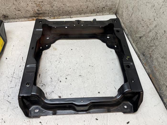 Begagnade Sätesram Renault Trafic (1FL/2FL/3FL/4FL) 2.0 dCi 16V 150 Pris på förfrågan erbjuds av Autodemontage van de Laar