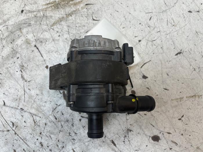 Begagnade Extra vattenpump Renault Trafic (1FL/2FL/3FL/4FL) 2.0 dCi 16V 150 Pris på förfrågan erbjuds av Autodemontage van de Laar
