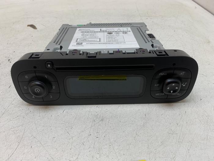 Używane Radio Fiat Panda (312) 1.2 69 Cena € 75,00 Procedura marży oferowane przez Autodemontage van de Laar