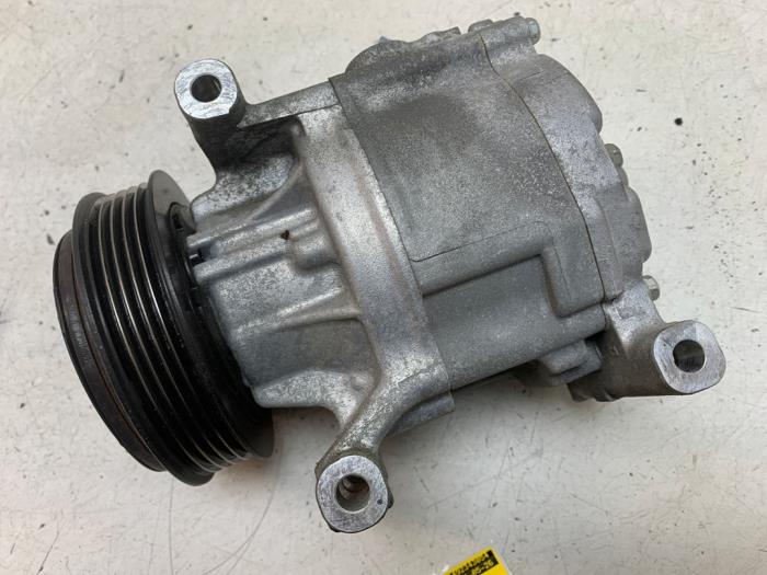Usagé Pompe clim Fiat Panda (312) 1.2 69 Prix € 75,00 Règlement à la marge proposé par Autodemontage van de Laar