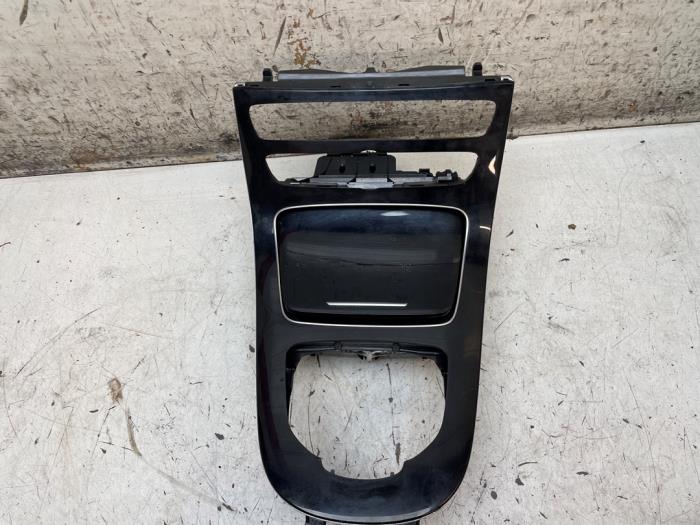 Gebrauchte Getränkehalter Mercedes E (W213) E-350e 2.0 Turbo 16V Preis € 50,00 Margenregelung angeboten von Autodemontage van de Laar